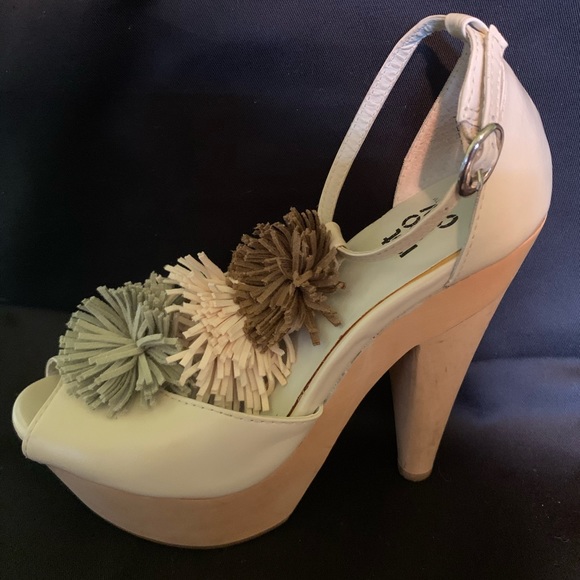 Not to Coy Shoes - Platform high heels